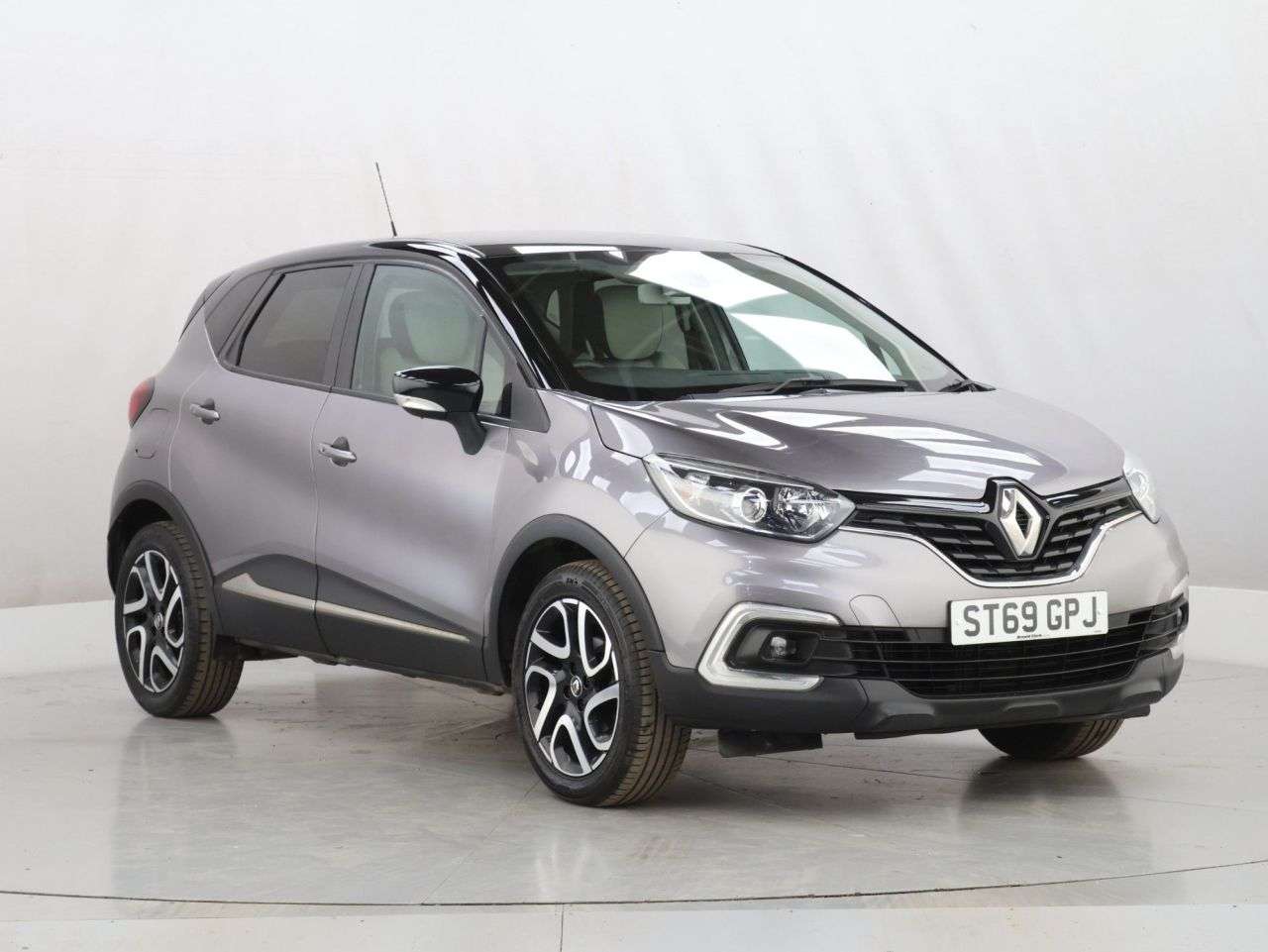 A 2019 RENAULT CAPTUR 0.9 TCe ENERGY Iconic SUV 5dr Petrol Manual Euro 6 (s/s) (90 ps) A 2019 RENAULT CAPTUR 0.9 TCe ENERGY Iconic SUV 5dr Petrol Manual Euro 6 (s/s) (90 ps)