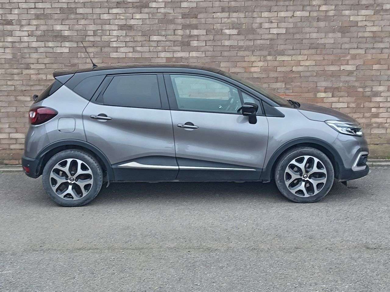 A 2019 RENAULT CAPTUR 1.5 dCi ENERGY GT Line SUV 5dr Diesel Manual Euro 6 (s/s) (90 ps) A 2019 RENAULT CAPTUR 1.5 dCi ENERGY GT Line SUV 5dr Diesel Manual Euro 6 (s/s) (90 ps)
