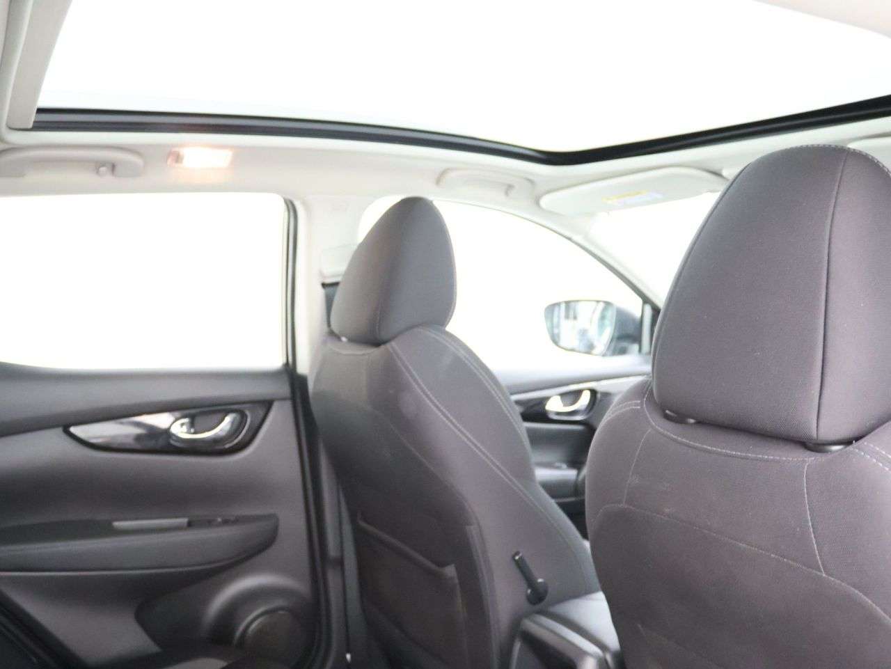 A 2019 NISSAN QASHQAI 1.3 DIG-T N-Connecta SUV 5dr Petrol Manual Euro 6 (s/s) (140 ps) A 2019 NISSAN QASHQAI 1.3 DIG-T N-Connecta SUV 5dr Petrol Manual Euro 6 (s/s) (140 ps)