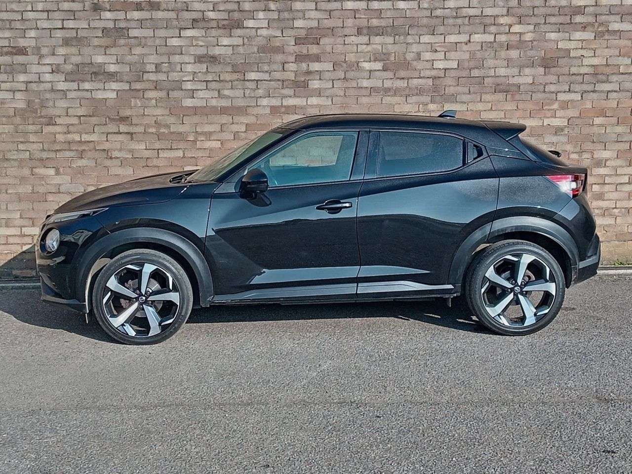 A 2020 NISSAN JUKE 1.0 DIG-T Tekna SUV 5dr Petrol Manual Euro 6 (s/s) (114 ps) A 2020 NISSAN JUKE 1.0 DIG-T Tekna SUV 5dr Petrol Manual Euro 6 (s/s) (114 ps)