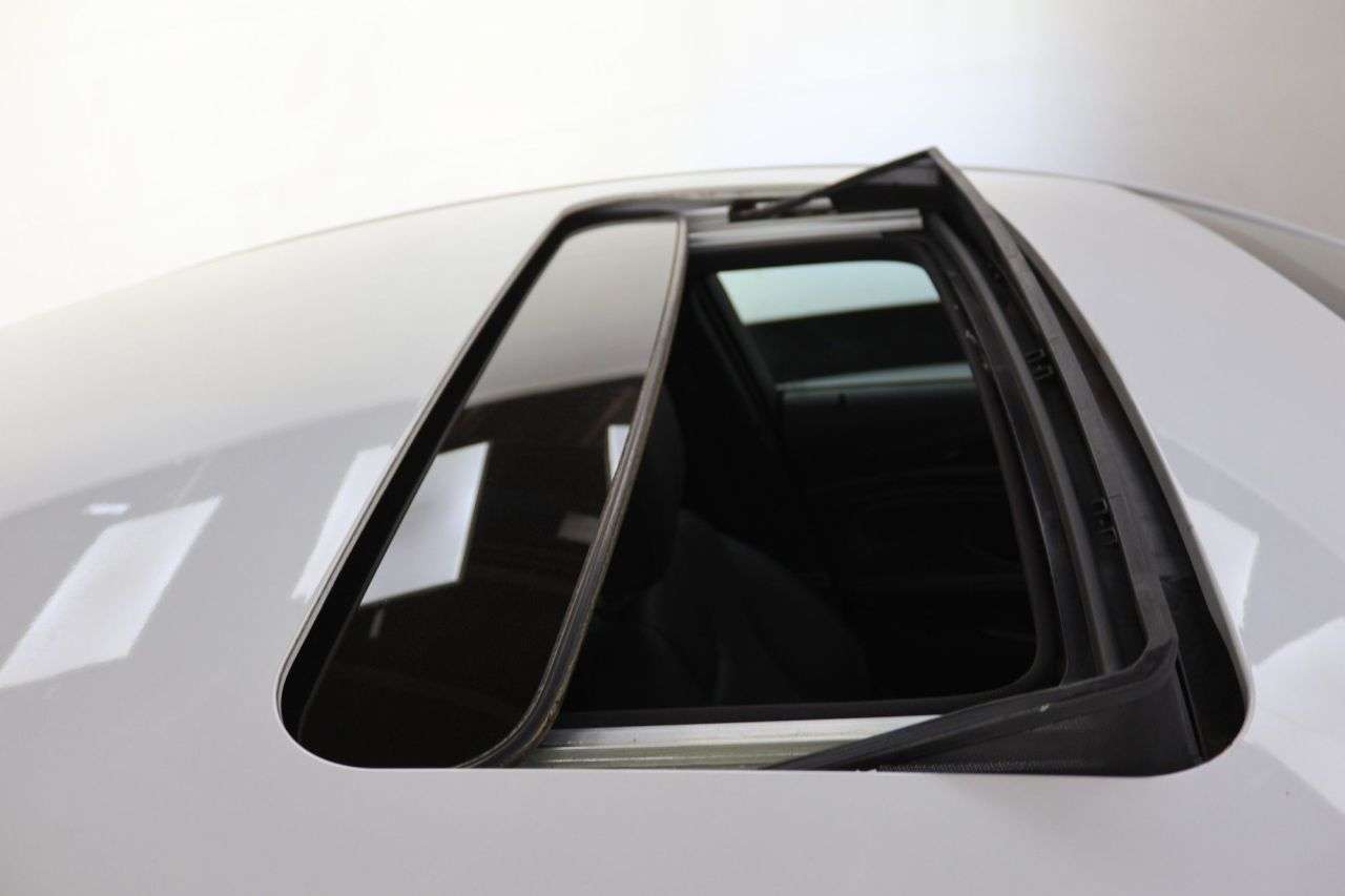 A 2018 VAUXHALL INSIGNIA 1.5i Turbo SRi Nav Grand Sport 5dr Petrol Manual Euro 6 (s/s) (165 ps) A 2018 VAUXHALL INSIGNIA 1.5i Turbo SRi Nav Grand Sport 5dr Petrol Manual Euro 6 (s/s) (165 ps)