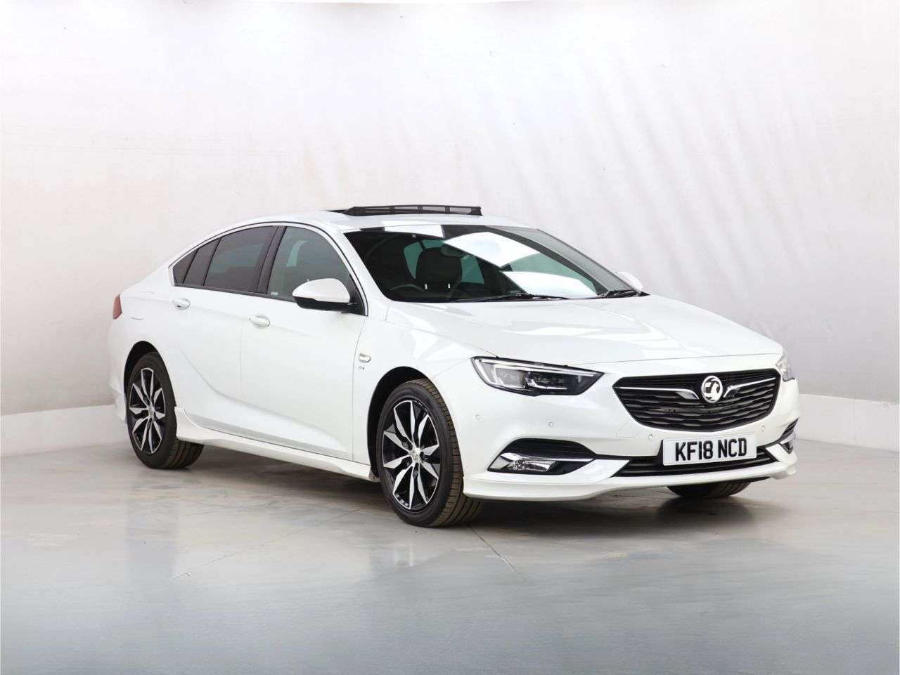 A 2018 VAUXHALL INSIGNIA 1.5i Turbo SRi Nav Grand Sport 5dr Petrol Manual Euro 6 (s/s) (165 ps) A 2018 VAUXHALL INSIGNIA 1.5i Turbo SRi Nav Grand Sport 5dr Petrol Manual Euro 6 (s/s) (165 ps)