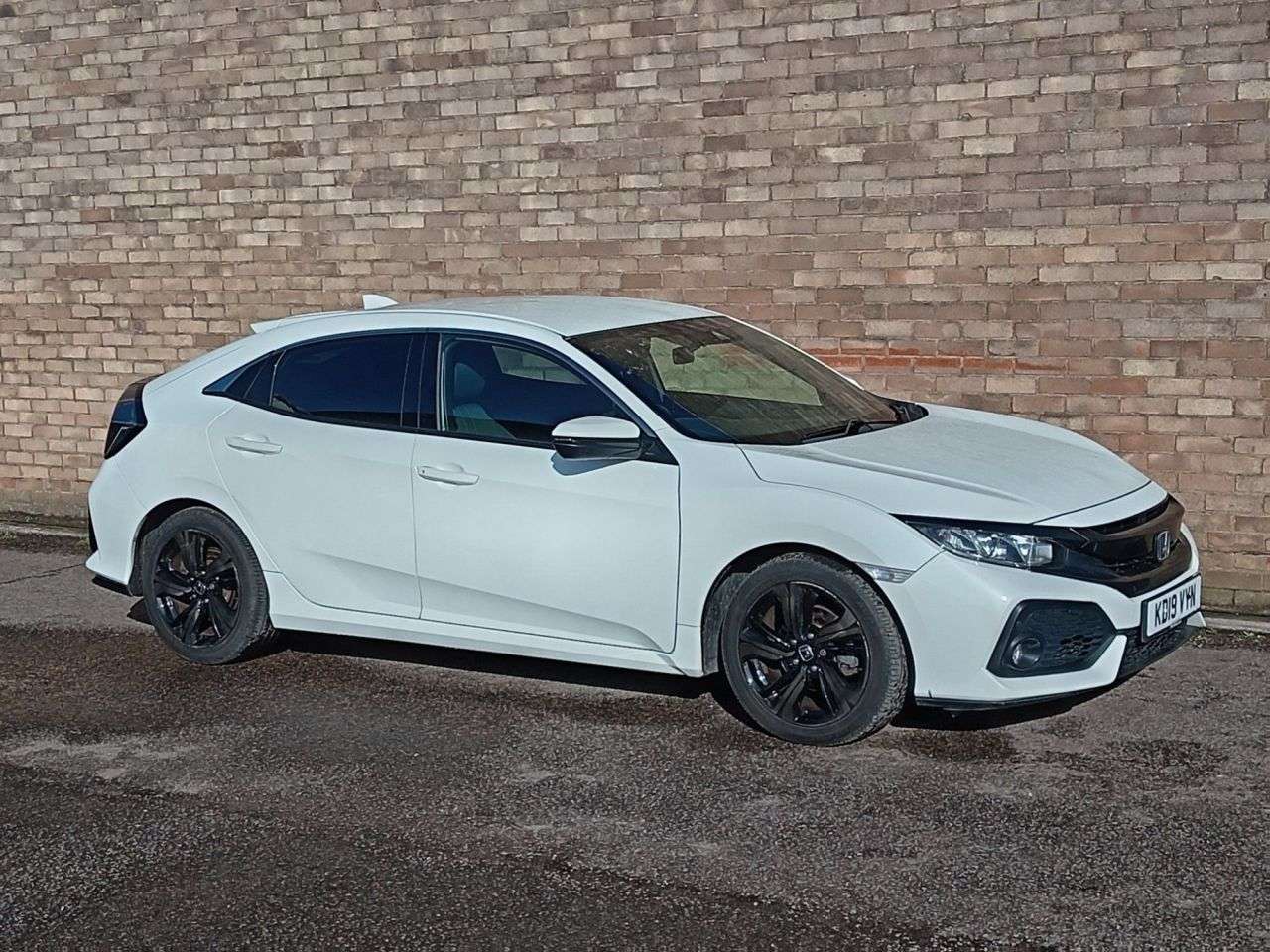 A 2019 HONDA CIVIC 1.0 VTEC Turbo SR Hatchback 5dr Petrol Manual Euro 6 (s/s) (126 ps) A 2019 HONDA CIVIC 1.0 VTEC Turbo SR Hatchback 5dr Petrol Manual Euro 6 (s/s) (126 ps)