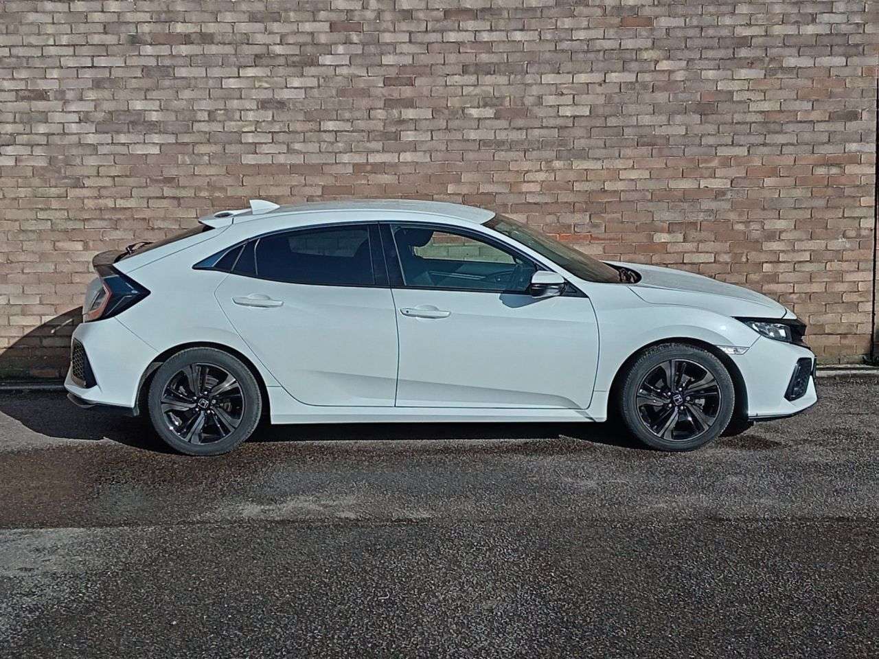 A 2019 HONDA CIVIC 1.0 VTEC Turbo SR Hatchback 5dr Petrol Manual Euro 6 (s/s) (126 ps) A 2019 HONDA CIVIC 1.0 VTEC Turbo SR Hatchback 5dr Petrol Manual Euro 6 (s/s) (126 ps)