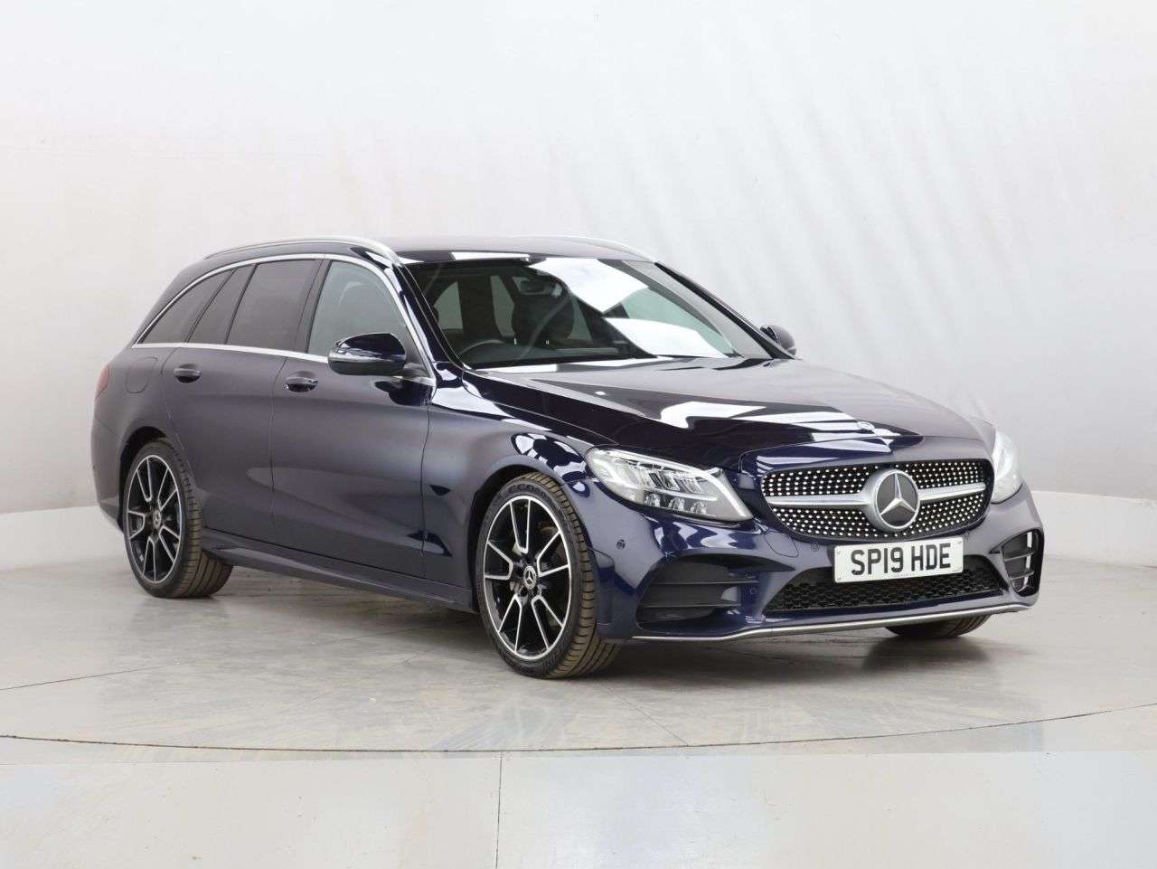 A 2019 MERCEDES-BENZ C CLASS 2.0 C220d AMG Line Estate 5dr Diesel G-Tronic+ Euro 6 (s/s) (194 ps) A 2019 MERCEDES-BENZ C CLASS 2.0 C220d AMG Line Estate 5dr Diesel G-Tronic+ Euro 6 (s/s) (194 ps)