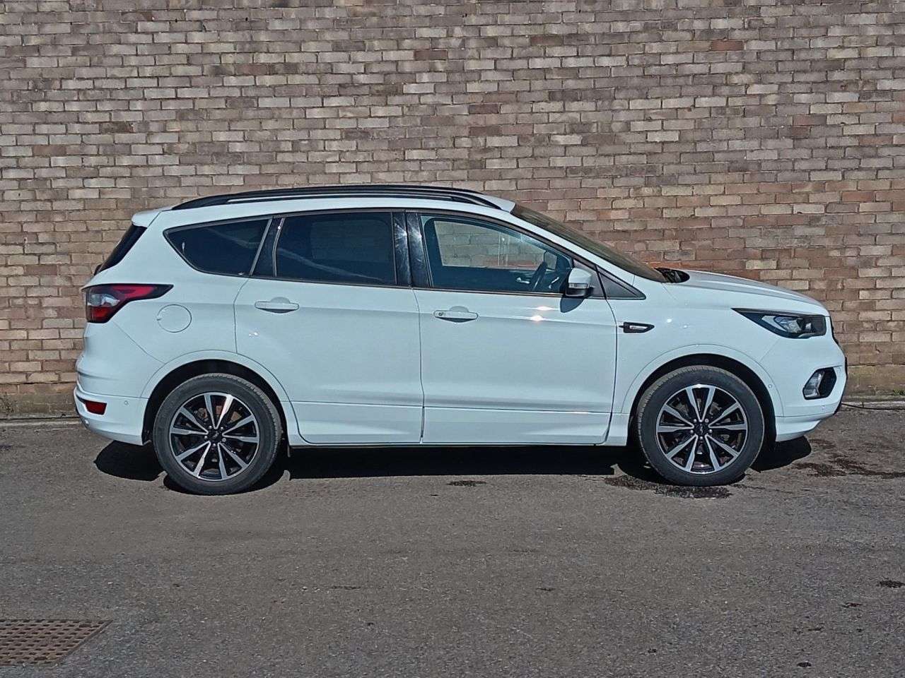 A 2019 FORD KUGA 1.5T EcoBoost GPF ST-Line SUV 5dr Petrol Manual Euro 6 (s/s) (150 ps) A 2019 FORD KUGA 1.5T EcoBoost GPF ST-Line SUV 5dr Petrol Manual Euro 6 (s/s) (150 ps)