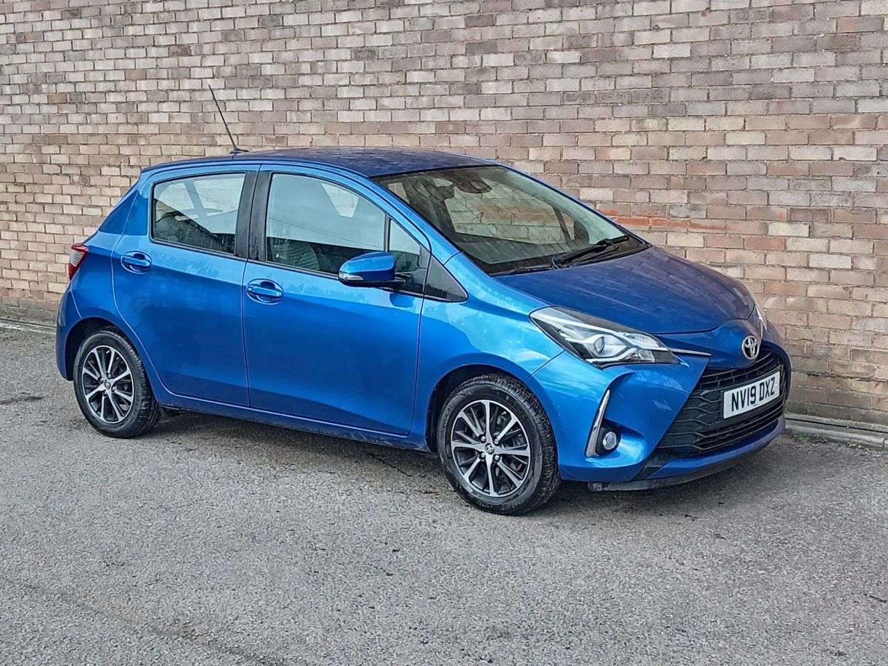 A 2019 TOYOTA YARIS 1.5 VVT-i Icon Tech Hatchback 5dr Petrol CVT Euro 6 (111 ps) A 2019 TOYOTA YARIS 1.5 VVT-i Icon Tech Hatchback 5dr Petrol CVT Euro 6 (111 ps)