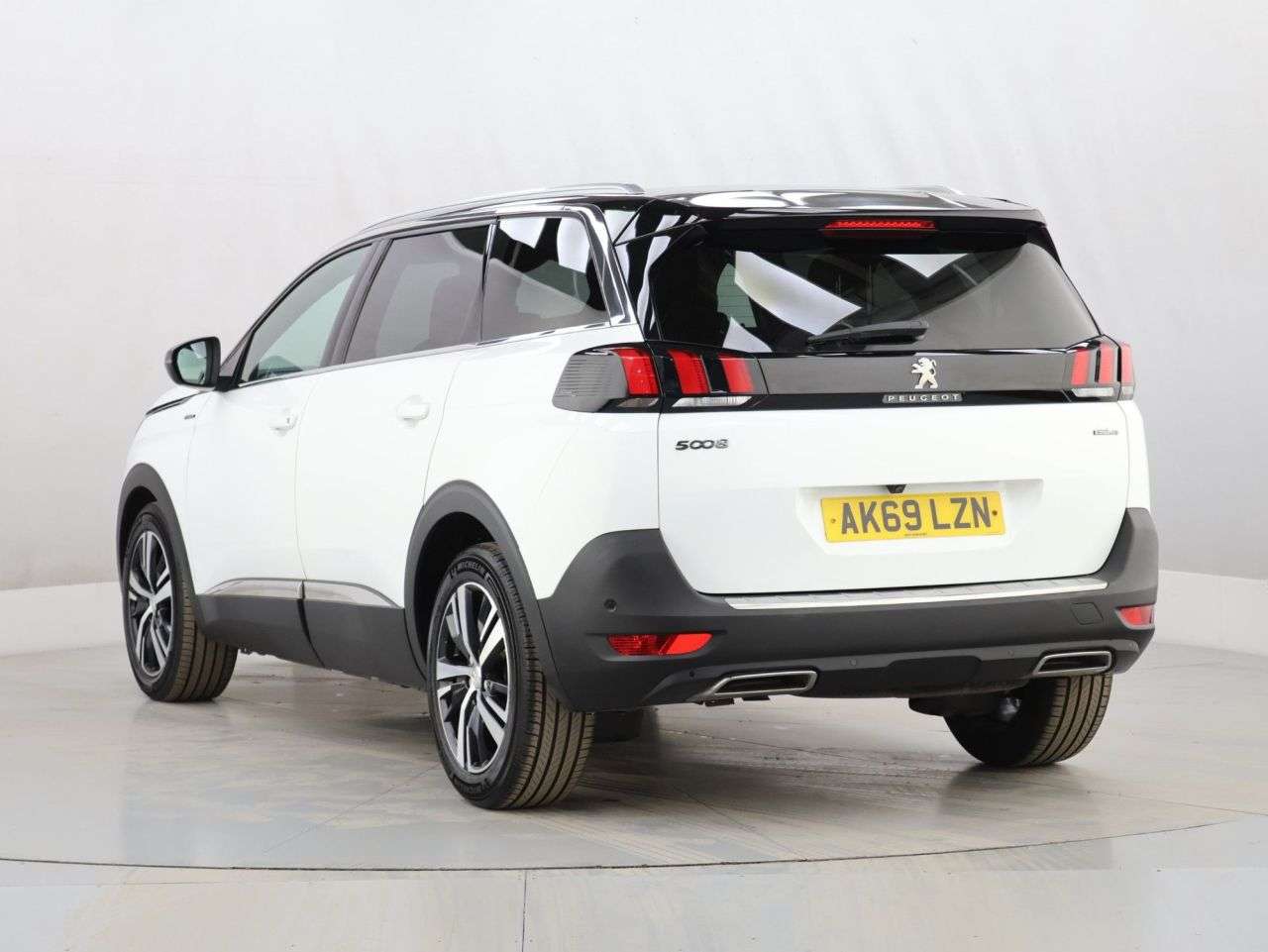 2019 PEUGEOT 5008 2019 PEUGEOT 5008