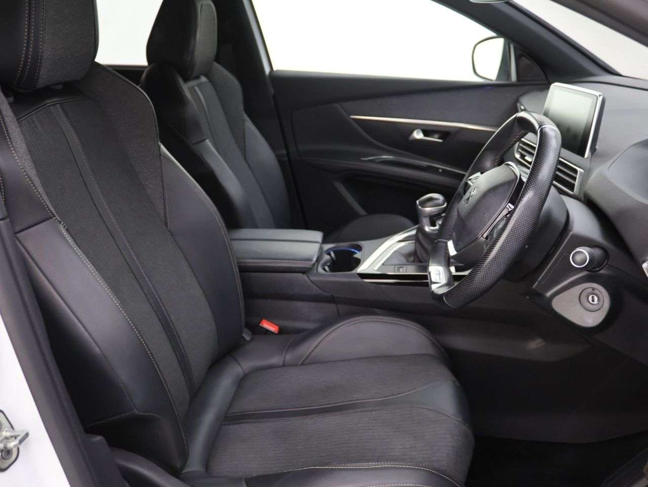 2019 PEUGEOT 5008 2019 PEUGEOT 5008