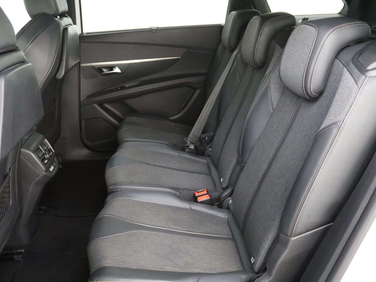 2019 PEUGEOT 5008 2019 PEUGEOT 5008