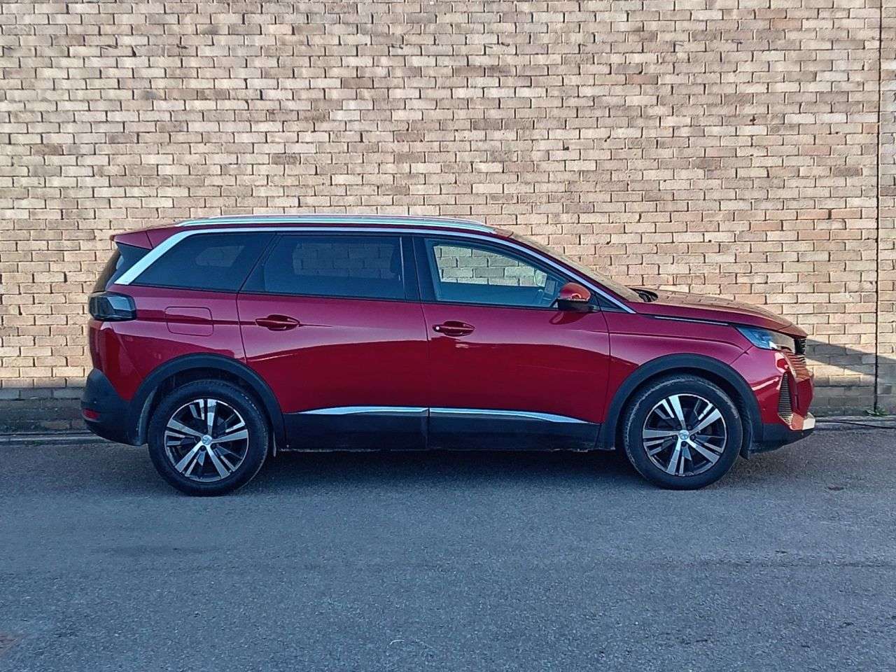 A 2021 PEUGEOT 5008 1.2 PureTech Allure Premium SUV 5dr Petrol Manual Euro 6 (s/s) (130 ps) A 2021 PEUGEOT 5008 1.2 PureTech Allure Premium SUV 5dr Petrol Manual Euro 6 (s/s) (130 ps)