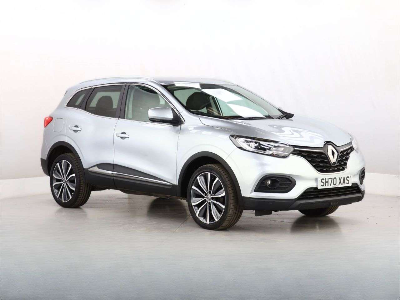 A 2020 RENAULT KADJAR 1.3 TCe Iconic SUV 5dr Petrol Manual Euro 6 (s/s) (140 ps) A 2020 RENAULT KADJAR 1.3 TCe Iconic SUV 5dr Petrol Manual Euro 6 (s/s) (140 ps)