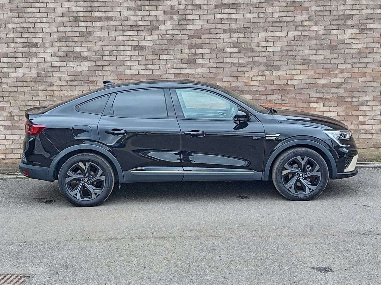 A 2022 RENAULT ARKANA 1.6 E-TECH E-Tech engineered SUV 5dr Petrol Hybrid Auto 2WD Euro 6 (s/s) (1 A 2022 RENAULT ARKANA 1.6 E-TECH E-Tech engineered SUV 5dr Petrol Hybrid Auto 2WD Euro 6 (s/s) (1