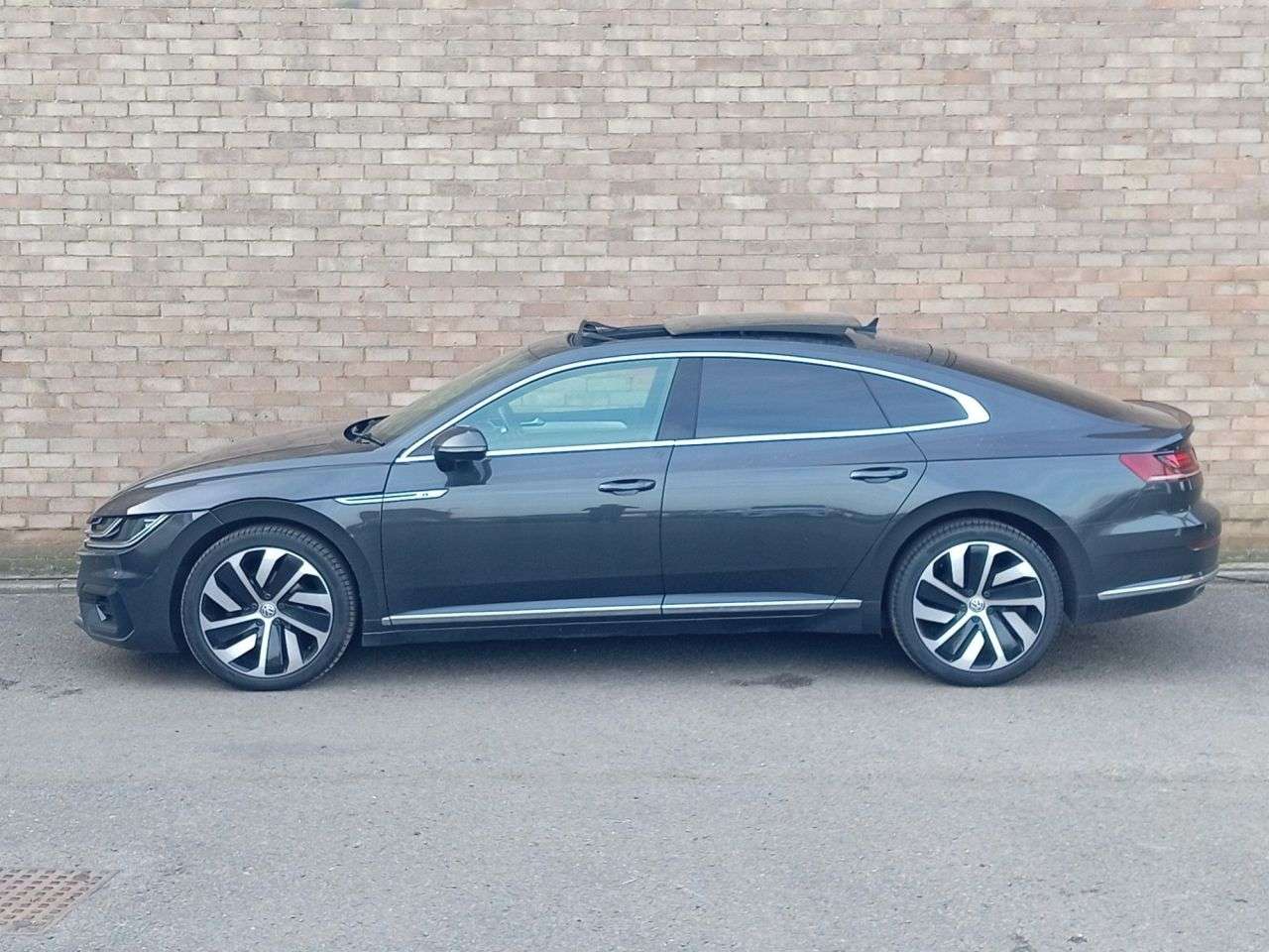 A 2020 VOLKSWAGEN ARTEON 2.0 TDI R-Line Fastback 5dr Diesel DSG 4Motion Euro 6 (s/s) (190 ps) A 2020 VOLKSWAGEN ARTEON 2.0 TDI R-Line Fastback 5dr Diesel DSG 4Motion Euro 6 (s/s) (190 ps)