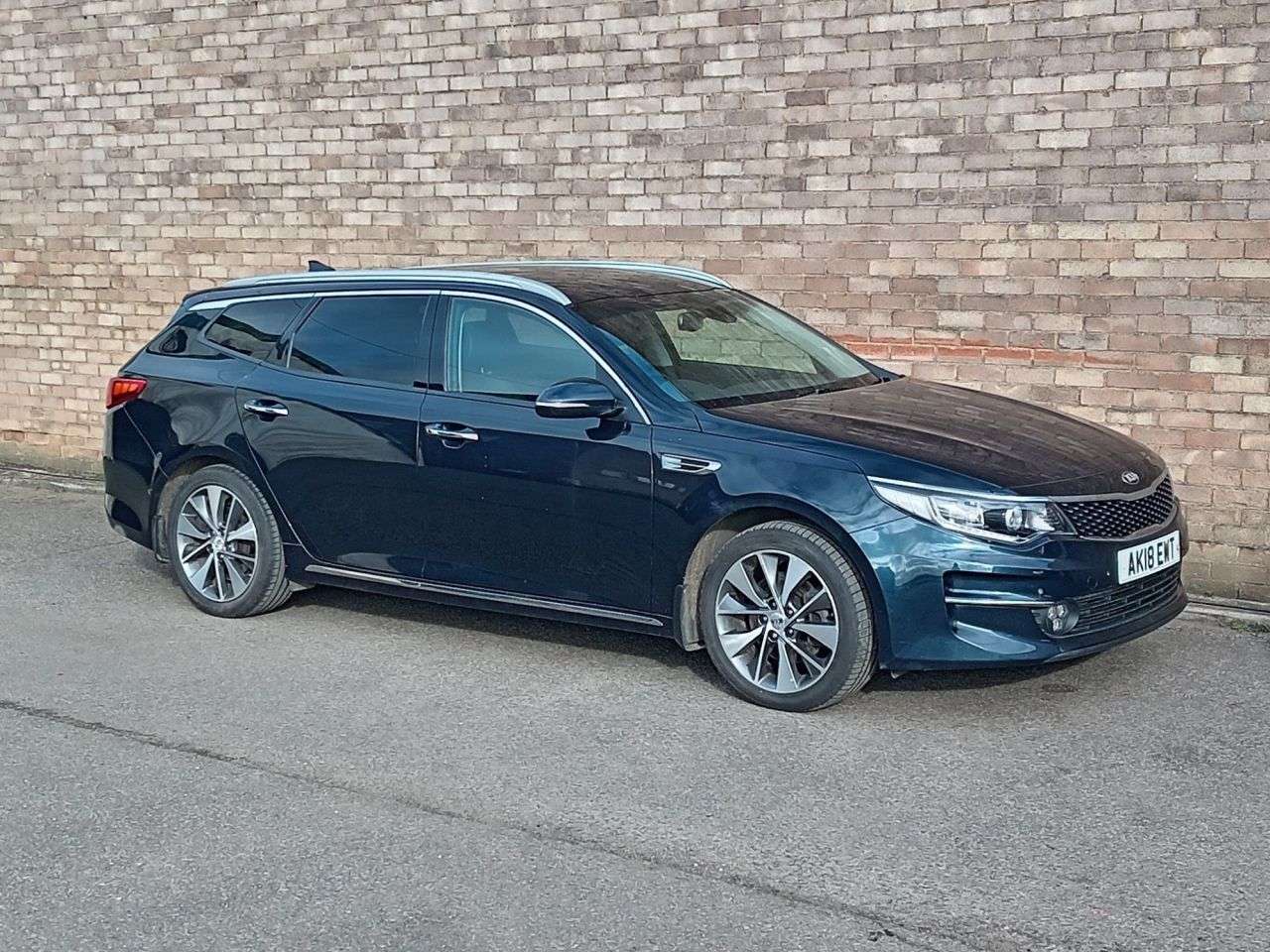 A 2018 KIA OPTIMA 1.7 CRDi 3 Sportswagon 5dr Diesel Manual Euro 6 (s/s) (139 bhp) A 2018 KIA OPTIMA 1.7 CRDi 3 Sportswagon 5dr Diesel Manual Euro 6 (s/s) (139 bhp)