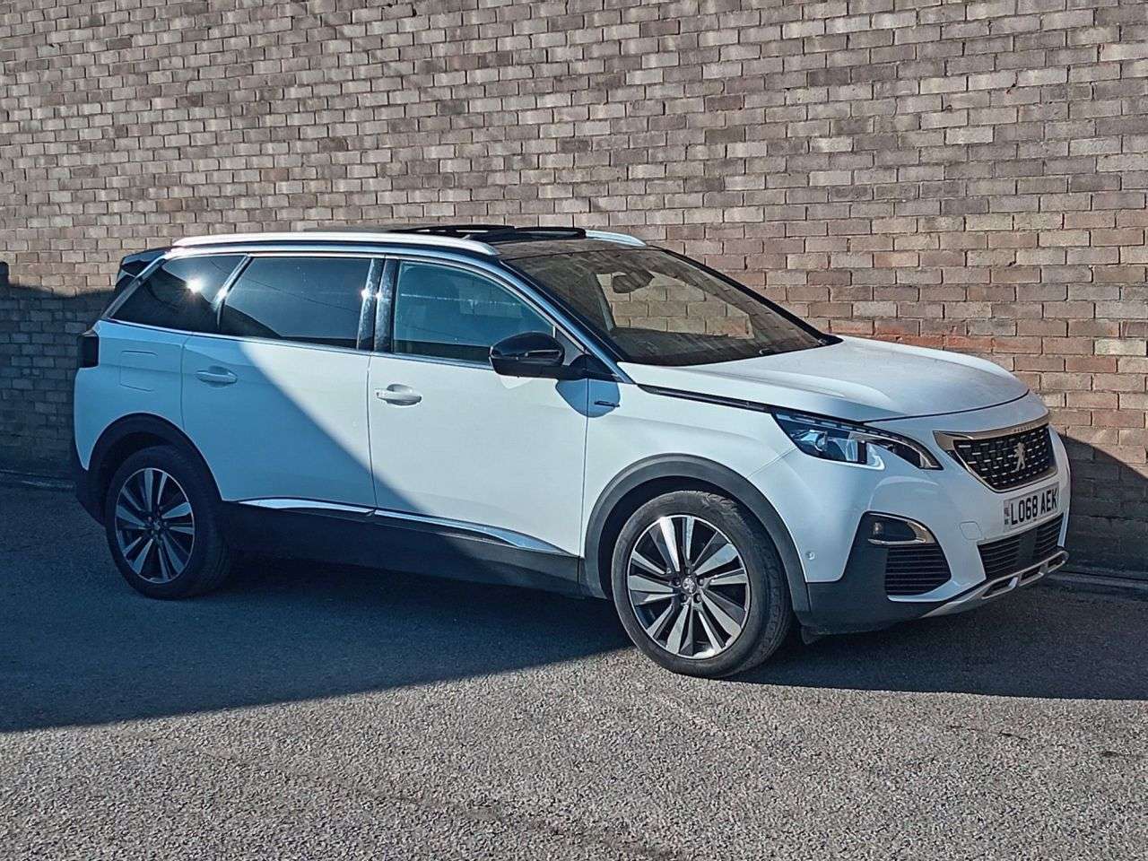 A 2019 PEUGEOT 5008 1.5 BlueHDi GT Line Premium SUV 5dr Diesel Manual Euro 6 (s/s) (130 ps) A 2019 PEUGEOT 5008 1.5 BlueHDi GT Line Premium SUV 5dr Diesel Manual Euro 6 (s/s) (130 ps)