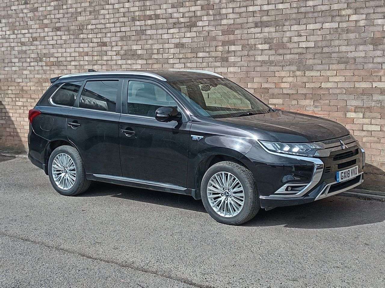 A 2018 MITSUBISHI OUTLANDER 2.4h TwinMotor 13.8kWh 4h SUV 5dr Petrol Plug-in Hybrid CVT 4WD Euro 6 (s/s A 2018 MITSUBISHI OUTLANDER 2.4h TwinMotor 13.8kWh 4h SUV 5dr Petrol Plug-in Hybrid CVT 4WD Euro 6 (s/s