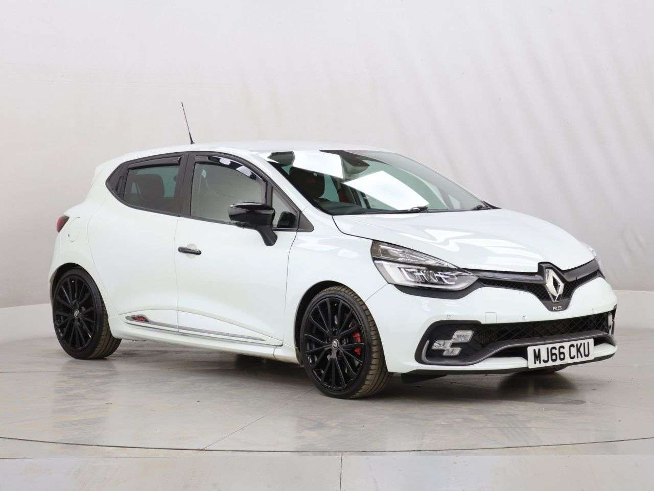 A 2016 RENAULT CLIO 1.6 TCe Renaultsport Nav Trophy Hatchback 5dr Petrol Auto Euro 6 (s/s) (220 A 2016 RENAULT CLIO 1.6 TCe Renaultsport Nav Trophy Hatchback 5dr Petrol Auto Euro 6 (s/s) (220