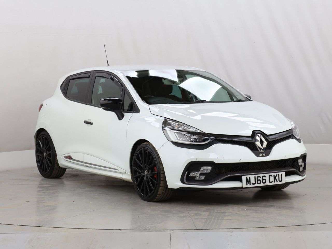 A 2016 RENAULT CLIO 1.6 TCe Renaultsport Nav Trophy Hatchback 5dr Petrol Auto Euro 6 (s/s) (220 A 2016 RENAULT CLIO 1.6 TCe Renaultsport Nav Trophy Hatchback 5dr Petrol Auto Euro 6 (s/s) (220