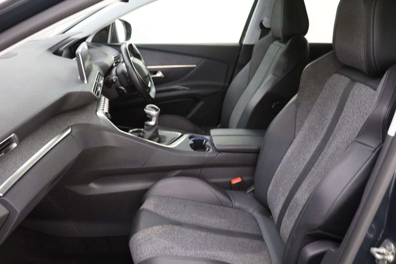 2019 PEUGEOT 3008 2019 PEUGEOT 3008