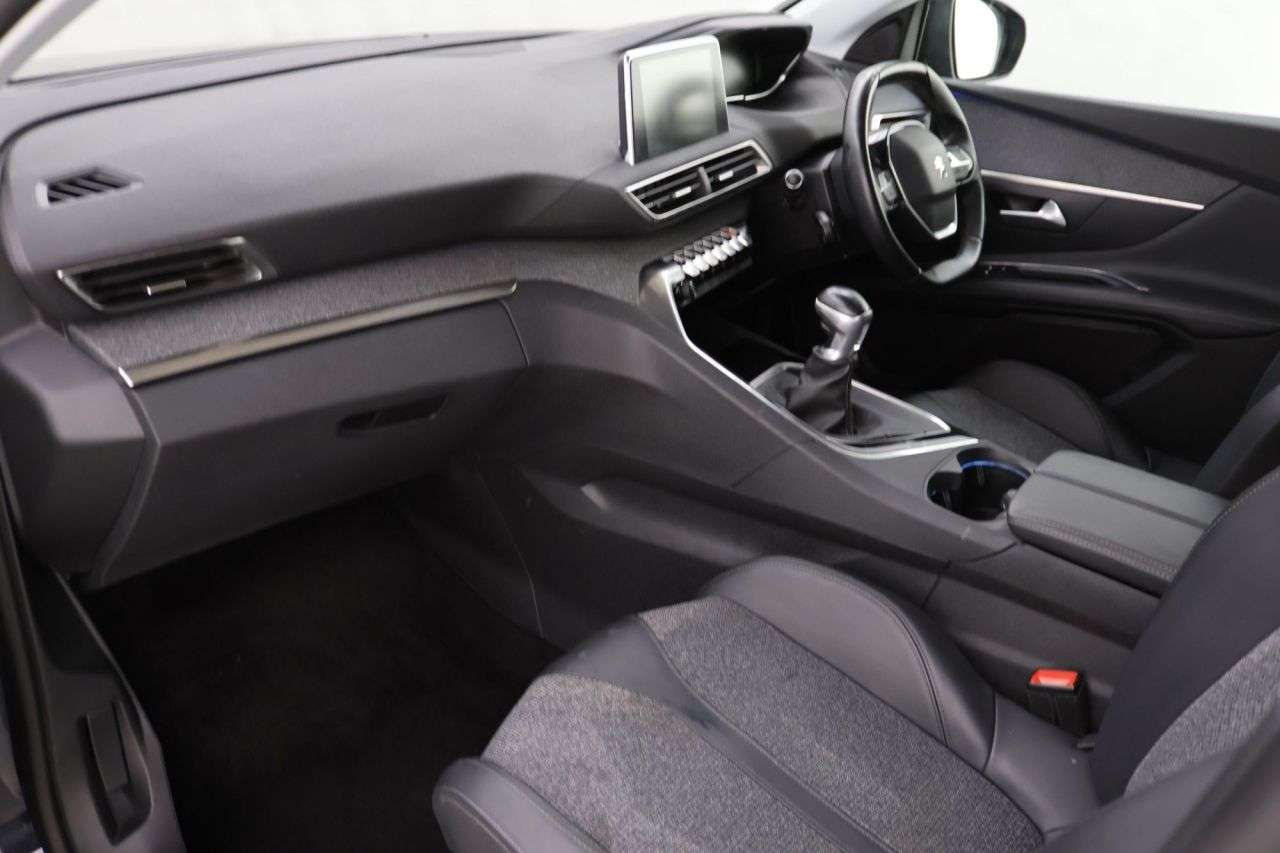 2019 PEUGEOT 3008 2019 PEUGEOT 3008