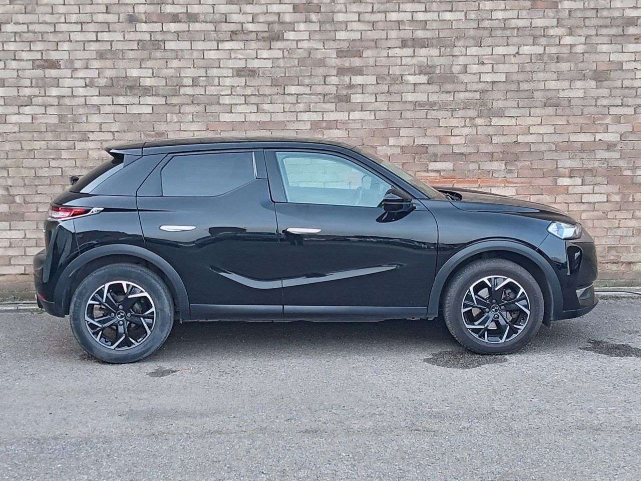 A 2019 DS AUTOMOBILES DS 3 1.2 PureTech Prestige Crossback 5dr Petrol EAT8 Euro 6 (s/s) (155 ps) A 2019 DS AUTOMOBILES DS 3 1.2 PureTech Prestige Crossback 5dr Petrol EAT8 Euro 6 (s/s) (155 ps)