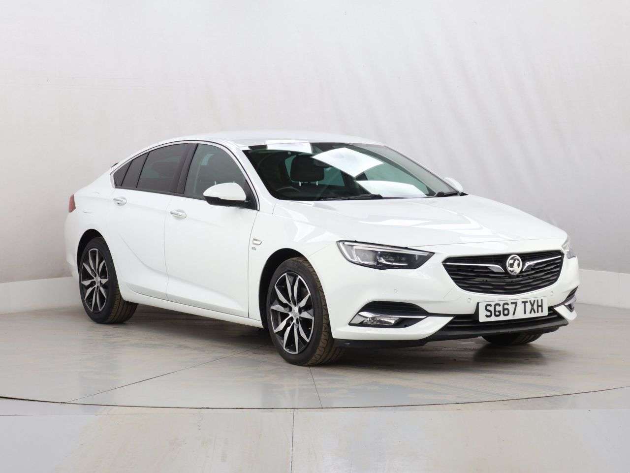 A 2017 VAUXHALL INSIGNIA 1.5i Turbo Elite Nav Grand Sport 5dr Petrol Manual Euro 6 (s/s) (165 ps) A 2017 VAUXHALL INSIGNIA 1.5i Turbo Elite Nav Grand Sport 5dr Petrol Manual Euro 6 (s/s) (165 ps)