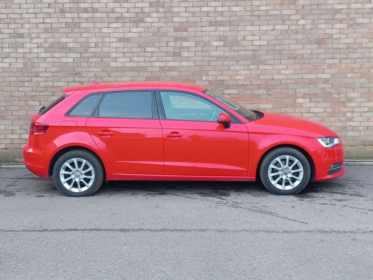 A 2015 AUDI A3 1.6 TDI SE Sportback 5dr Diesel Manual quattro Euro 6 (s/s) (110 ps) A 2015 AUDI A3 1.6 TDI SE Sportback 5dr Diesel Manual quattro Euro 6 (s/s) (110 ps)