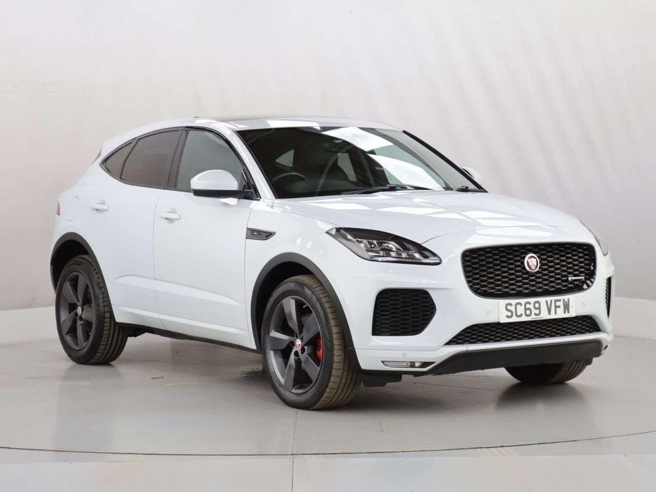 A 2019 JAGUAR E-PACE 2.0 D150 Chequered Flag SUV 5dr Diesel Auto AWD Euro 6 (s/s) (150 ps) A 2019 JAGUAR E-PACE 2.0 D150 Chequered Flag SUV 5dr Diesel Auto AWD Euro 6 (s/s) (150 ps)