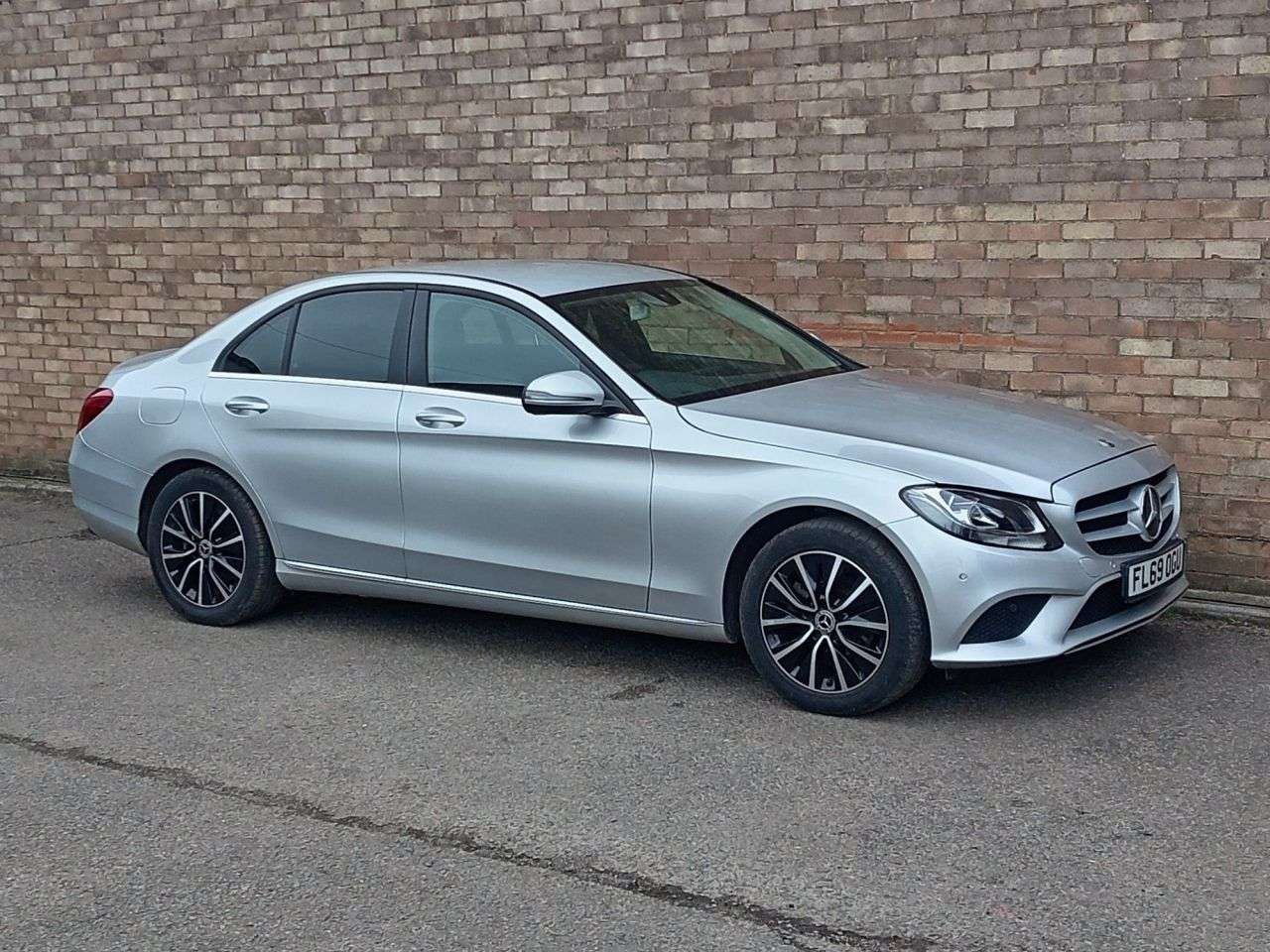A 2019 MERCEDES-BENZ C CLASS 1.6 C180 SE Saloon 4dr Petrol Manual Euro 6 (156 ps) A 2019 MERCEDES-BENZ C CLASS 1.6 C180 SE Saloon 4dr Petrol Manual Euro 6 (156 ps)