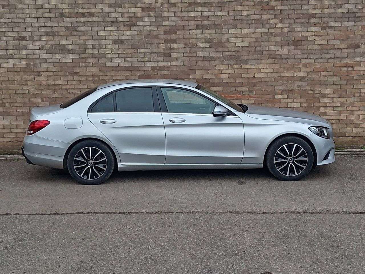 A 2019 MERCEDES-BENZ C CLASS 1.6 C180 SE Saloon 4dr Petrol Manual Euro 6 (156 ps) A 2019 MERCEDES-BENZ C CLASS 1.6 C180 SE Saloon 4dr Petrol Manual Euro 6 (156 ps)