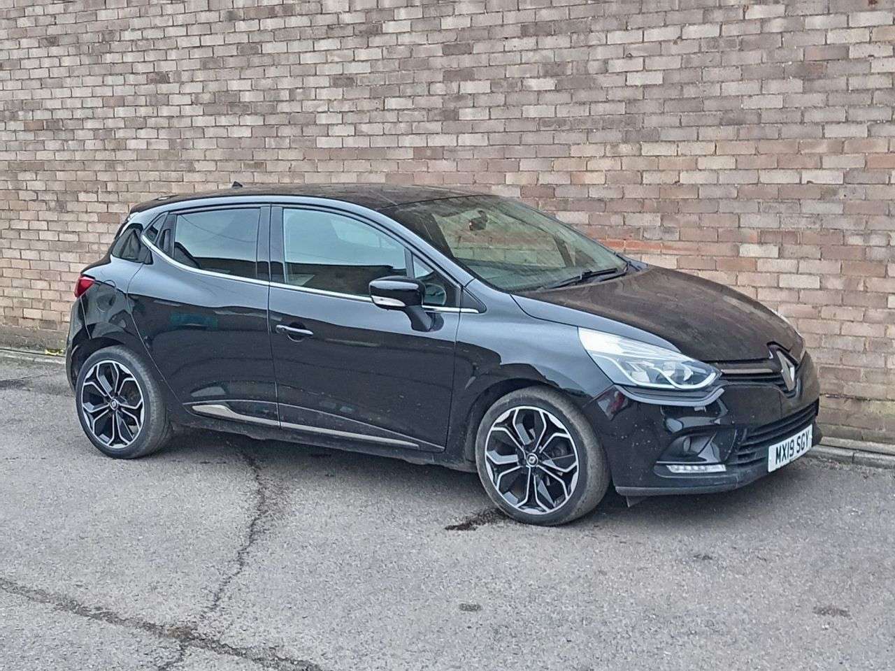 A 2019 RENAULT CLIO 1.5 dCi Iconic Hatchback 5dr Diesel Manual Euro 6 (s/s) (90 ps) A 2019 RENAULT CLIO 1.5 dCi Iconic Hatchback 5dr Diesel Manual Euro 6 (s/s) (90 ps)