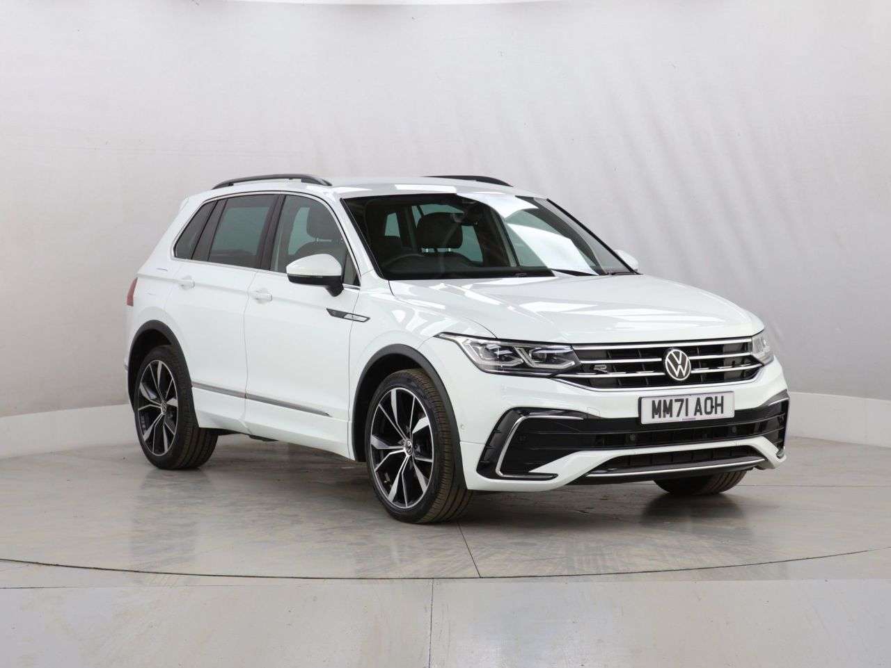 A 2022 VOLKSWAGEN TIGUAN 1.5 TSI R-Line SUV 5dr Petrol DSG Euro 6 (s/s) (150 ps) A 2022 VOLKSWAGEN TIGUAN 1.5 TSI R-Line SUV 5dr Petrol DSG Euro 6 (s/s) (150 ps)