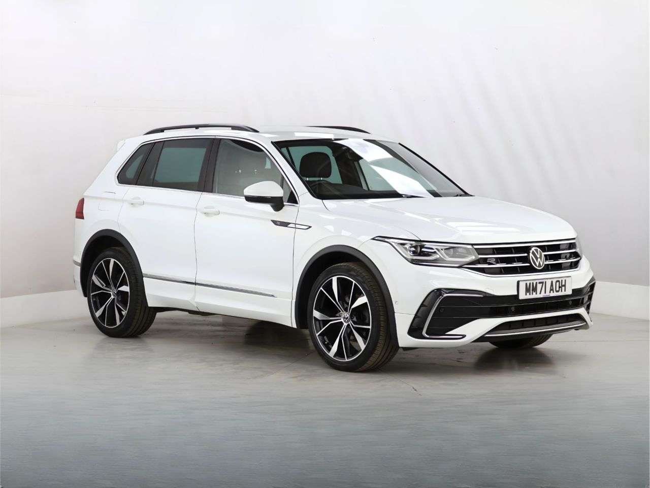 A 2022 VOLKSWAGEN TIGUAN 1.5 TSI R-Line SUV 5dr Petrol DSG Euro 6 (s/s) (150 ps) A 2022 VOLKSWAGEN TIGUAN 1.5 TSI R-Line SUV 5dr Petrol DSG Euro 6 (s/s) (150 ps)