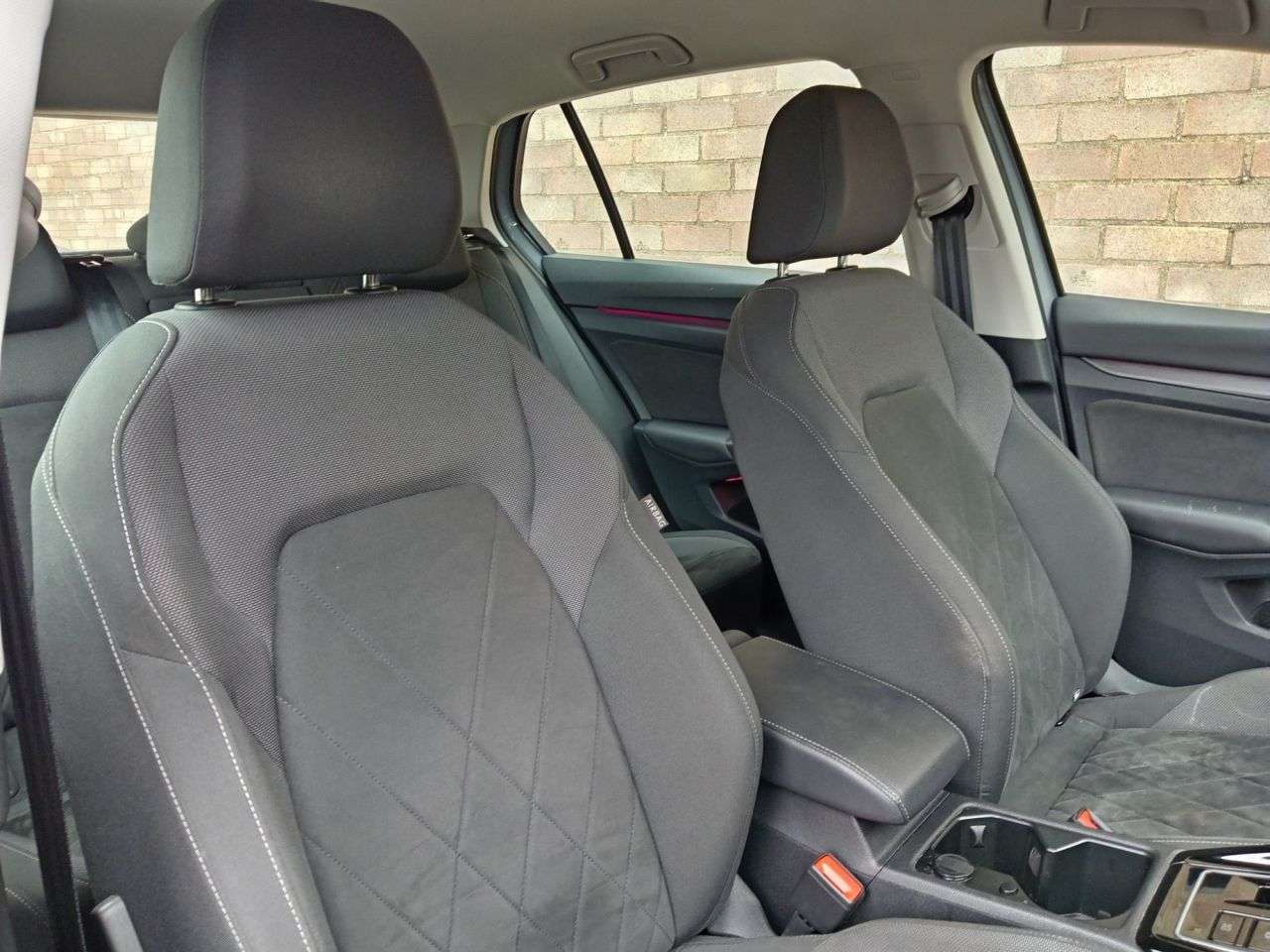 A 2022 VOLKSWAGEN GOLF 1.4 TSI 13kWh Style Hatchback 5dr Petrol Plug-in Hybrid DSG Euro 6 (s/s) (2 A 2022 VOLKSWAGEN GOLF 1.4 TSI 13kWh Style Hatchback 5dr Petrol Plug-in Hybrid DSG Euro 6 (s/s) (2