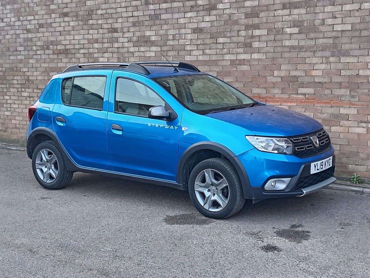 A 2019 DACIA SANDERO STEPWAY 0.9 TCe Essential Hatchback 5dr Petrol Manual Euro 6 (s/s) (90 ps) A 2019 DACIA SANDERO STEPWAY 0.9 TCe Essential Hatchback 5dr Petrol Manual Euro 6 (s/s) (90 ps)