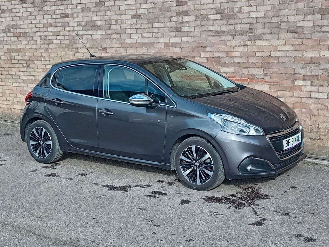 A 2019 PEUGEOT 208 1.2 PureTech Tech Edition Hatchback 5dr Petrol Manual Euro 6 (s/s) (82 ps) A 2019 PEUGEOT 208 1.2 PureTech Tech Edition Hatchback 5dr Petrol Manual Euro 6 (s/s) (82 ps)