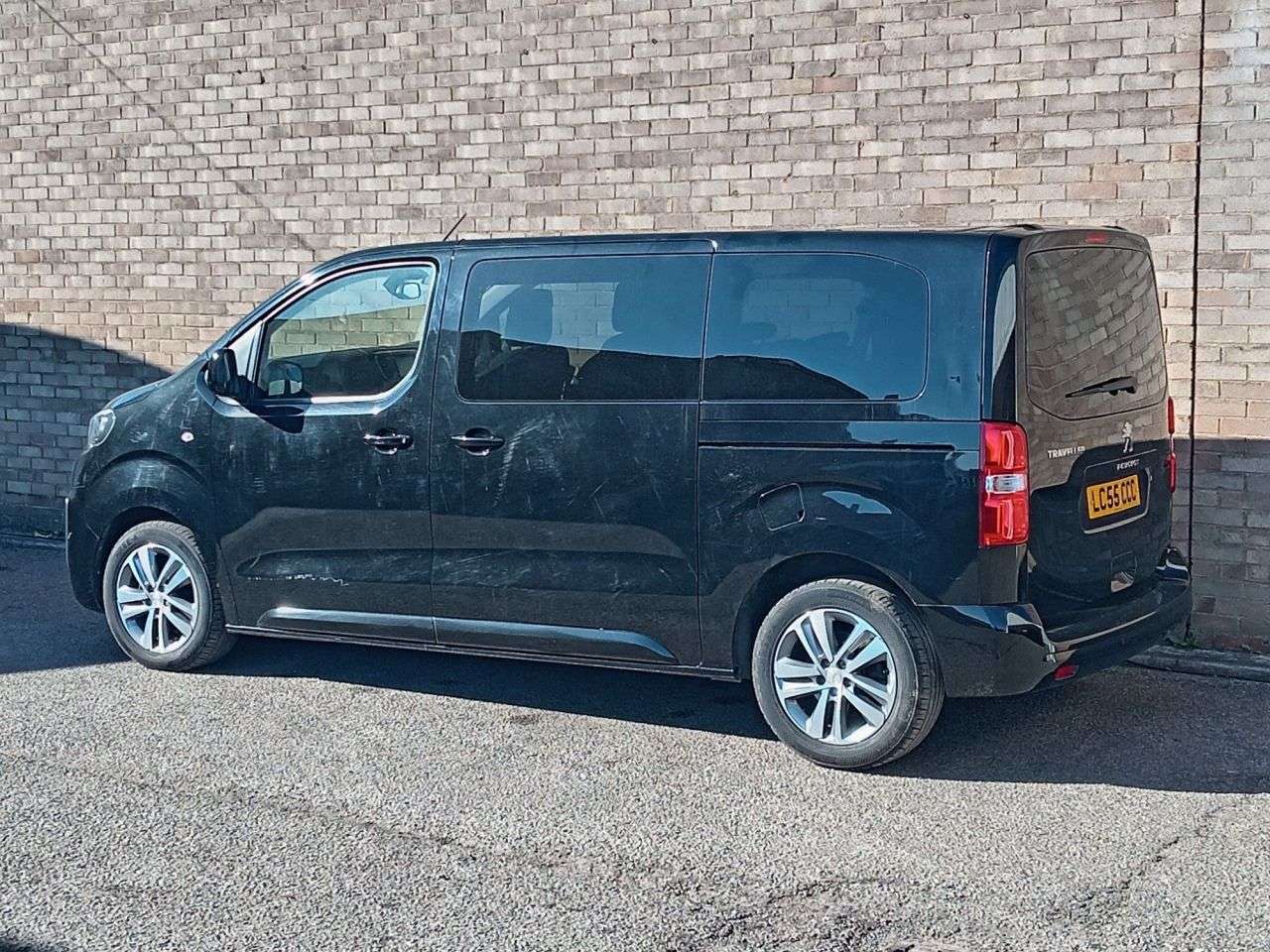 A 2021 PEUGEOT TRAVELLER 2.0 BlueHDi Active Standard MPV 5dr Diesel EAT8 MWB Euro 6 (s/s) (180 ps) A 2021 PEUGEOT TRAVELLER 2.0 BlueHDi Active Standard MPV 5dr Diesel EAT8 MWB Euro 6 (s/s) (180 ps)