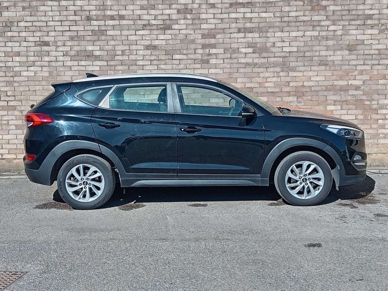 A 2018 HYUNDAI TUCSON 1.7 CRDi Blue Drive SE Nav SUV 5dr Diesel Manual Euro 6 (s/s) (116 ps) A 2018 HYUNDAI TUCSON 1.7 CRDi Blue Drive SE Nav SUV 5dr Diesel Manual Euro 6 (s/s) (116 ps)