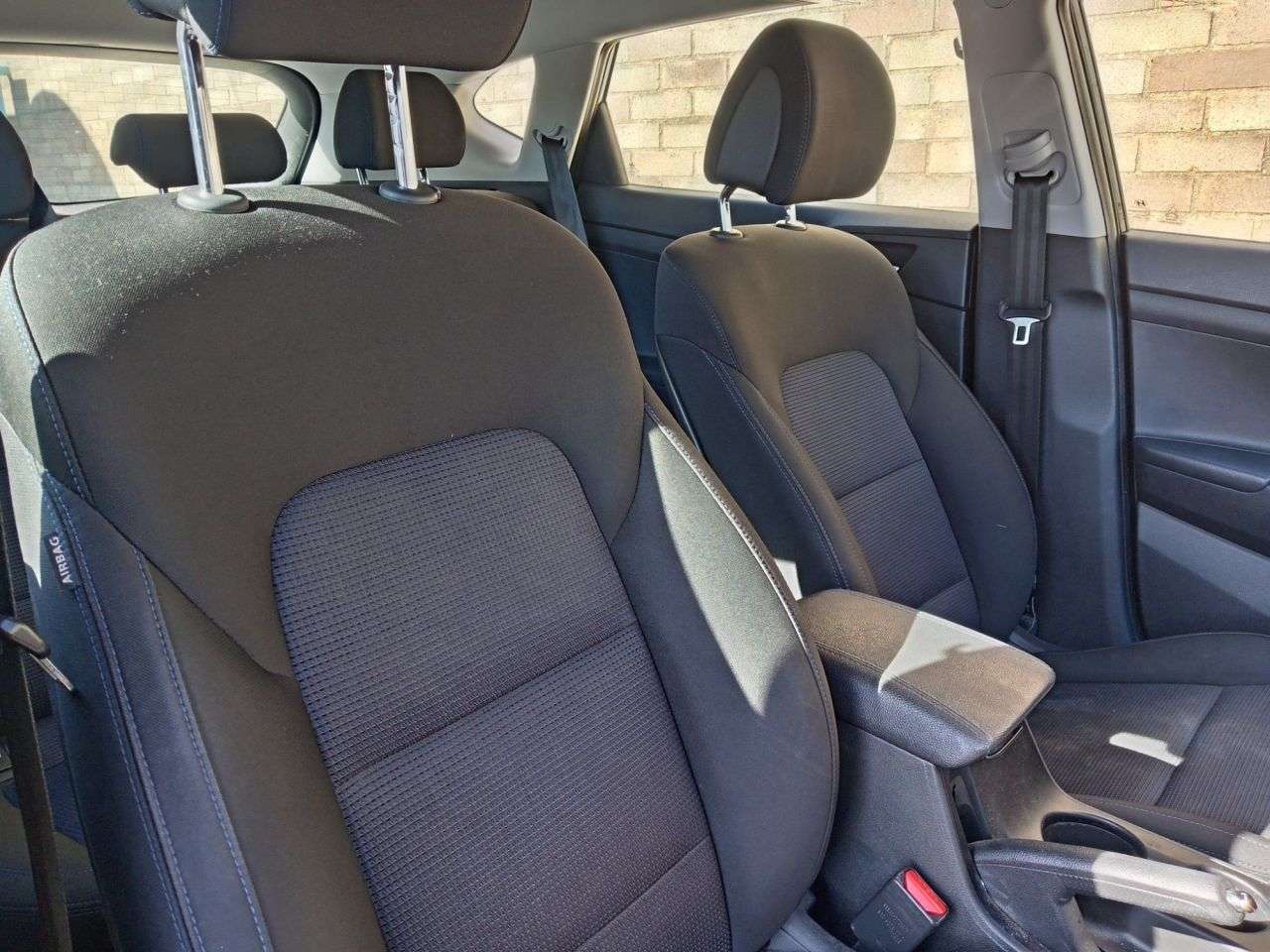 A 2018 HYUNDAI TUCSON 1.7 CRDi Blue Drive SE Nav SUV 5dr Diesel Manual Euro 6 (s/s) (116 ps) A 2018 HYUNDAI TUCSON 1.7 CRDi Blue Drive SE Nav SUV 5dr Diesel Manual Euro 6 (s/s) (116 ps)