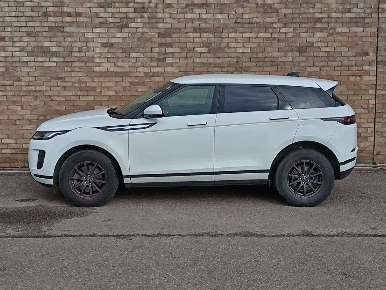 A 2020 LAND ROVER RANGE ROVER EVOQUE 2.0 D150 SUV 5dr Diesel Manual FWD Euro 6 (s/s) (150 ps) A 2020 LAND ROVER RANGE ROVER EVOQUE 2.0 D150 SUV 5dr Diesel Manual FWD Euro 6 (s/s) (150 ps)