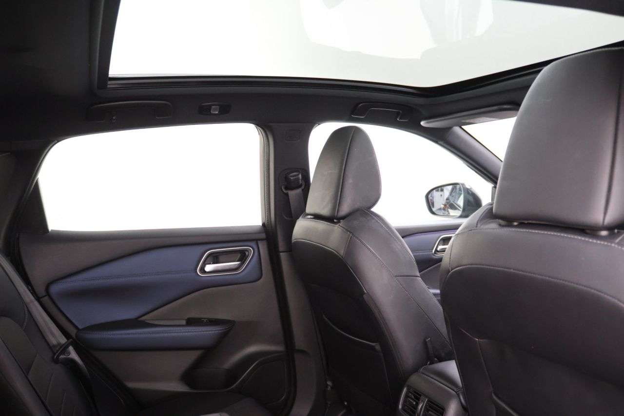 A 2022 NISSAN QASHQAI 1.3 DIG-T MHEV Tekna SUV 5dr Petrol Hybrid Manual Euro 6 (s/s) (140 ps) A 2022 NISSAN QASHQAI 1.3 DIG-T MHEV Tekna SUV 5dr Petrol Hybrid Manual Euro 6 (s/s) (140 ps)