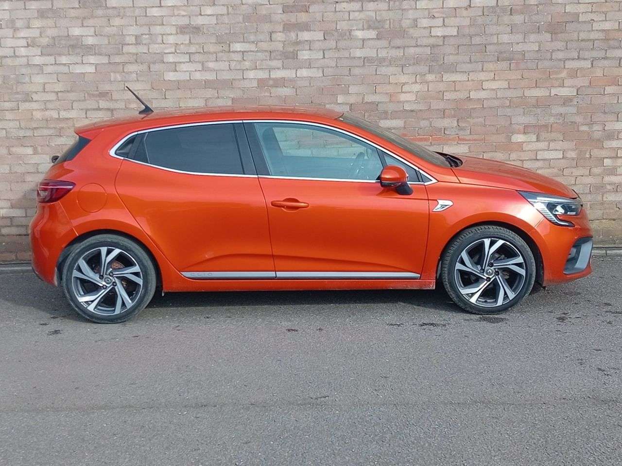 A 2020 RENAULT CLIO 1.0 TCe RS Line Hatchback 5dr Petrol Manual Euro 6 (s/s) (100 ps) A 2020 RENAULT CLIO 1.0 TCe RS Line Hatchback 5dr Petrol Manual Euro 6 (s/s) (100 ps)