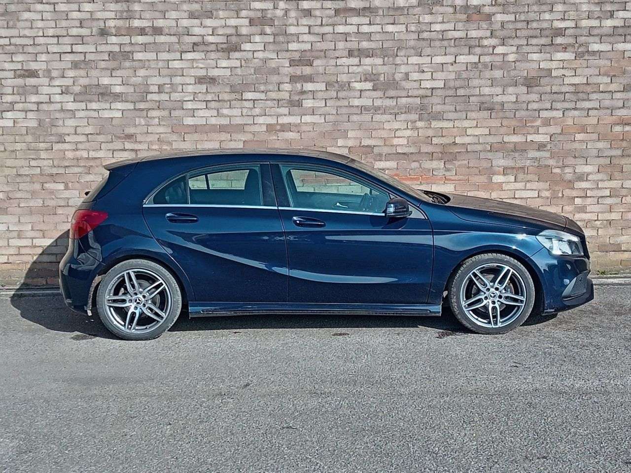 A 2018 MERCEDES-BENZ A CLASS 2.1 A200d AMG Line Hatchback 5dr Diesel 7G-DCT Euro 6 (s/s) (136 ps) A 2018 MERCEDES-BENZ A CLASS 2.1 A200d AMG Line Hatchback 5dr Diesel 7G-DCT Euro 6 (s/s) (136 ps)