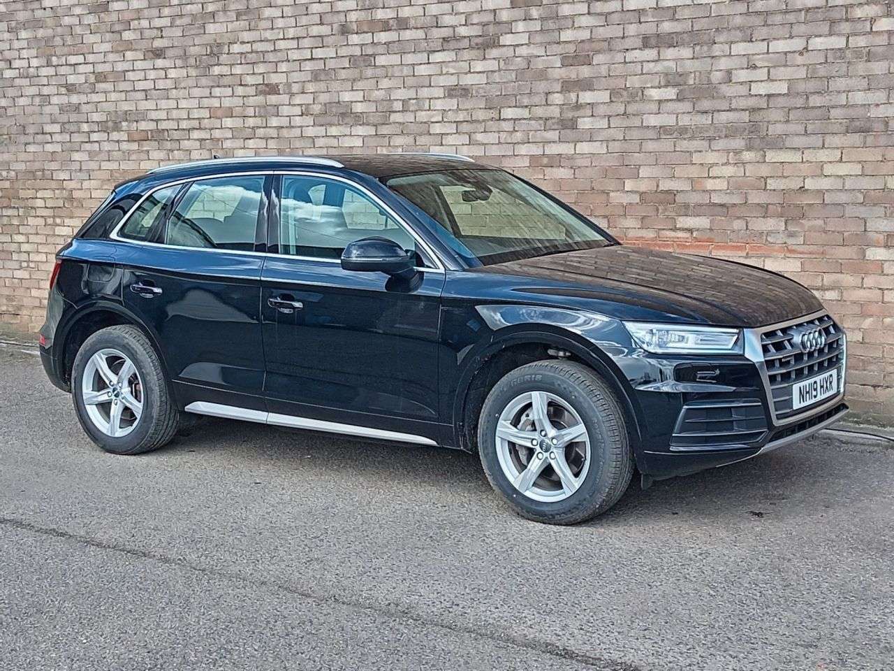 A 2019 AUDI Q5 2.0 TFSI 45 Sport SUV 5dr Petrol S Tronic quattro Euro 6 (s/s) (245 ps) A 2019 AUDI Q5 2.0 TFSI 45 Sport SUV 5dr Petrol S Tronic quattro Euro 6 (s/s) (245 ps)