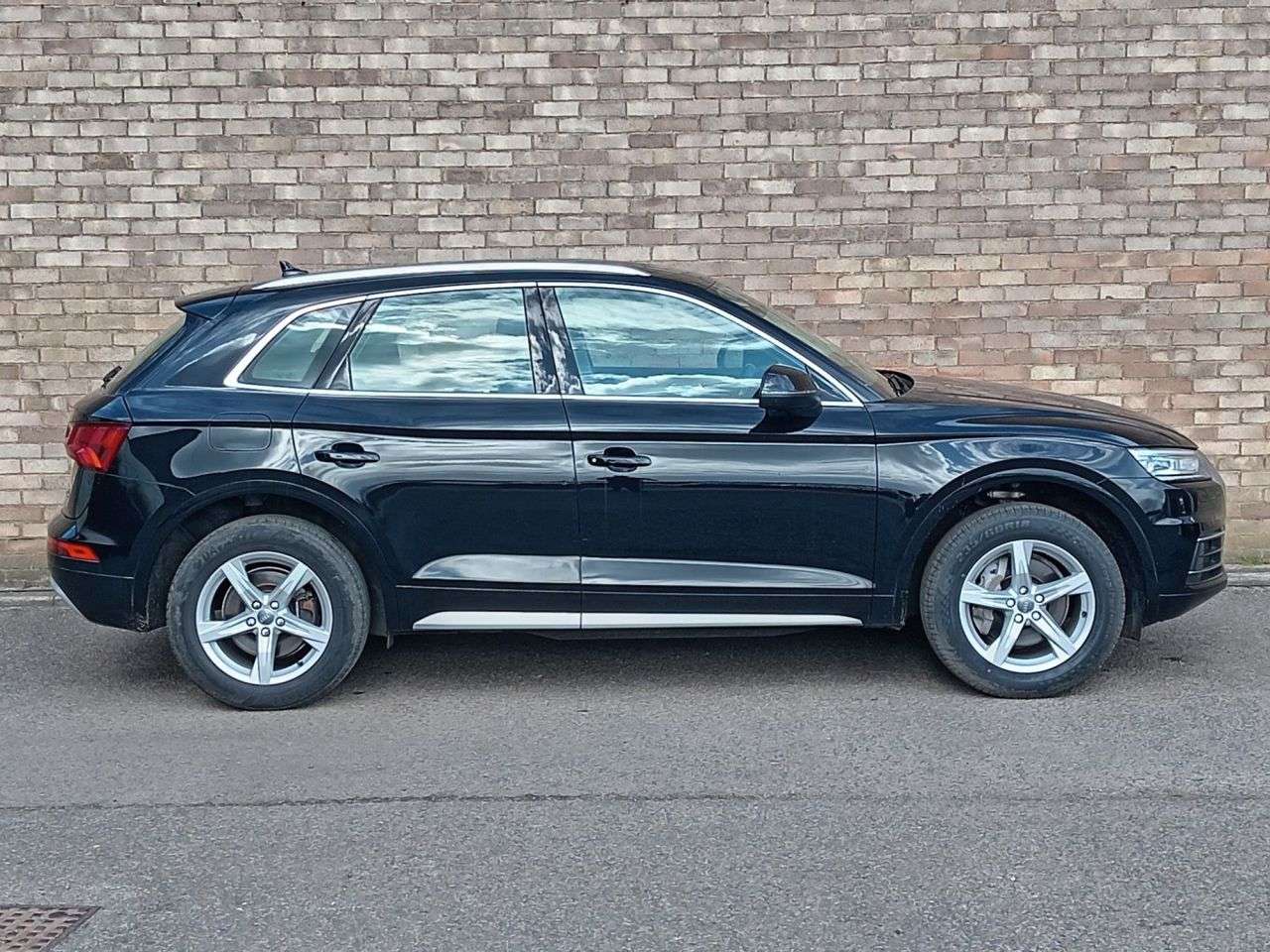 A 2019 AUDI Q5 2.0 TFSI 45 Sport SUV 5dr Petrol S Tronic quattro Euro 6 (s/s) (245 ps) A 2019 AUDI Q5 2.0 TFSI 45 Sport SUV 5dr Petrol S Tronic quattro Euro 6 (s/s) (245 ps)