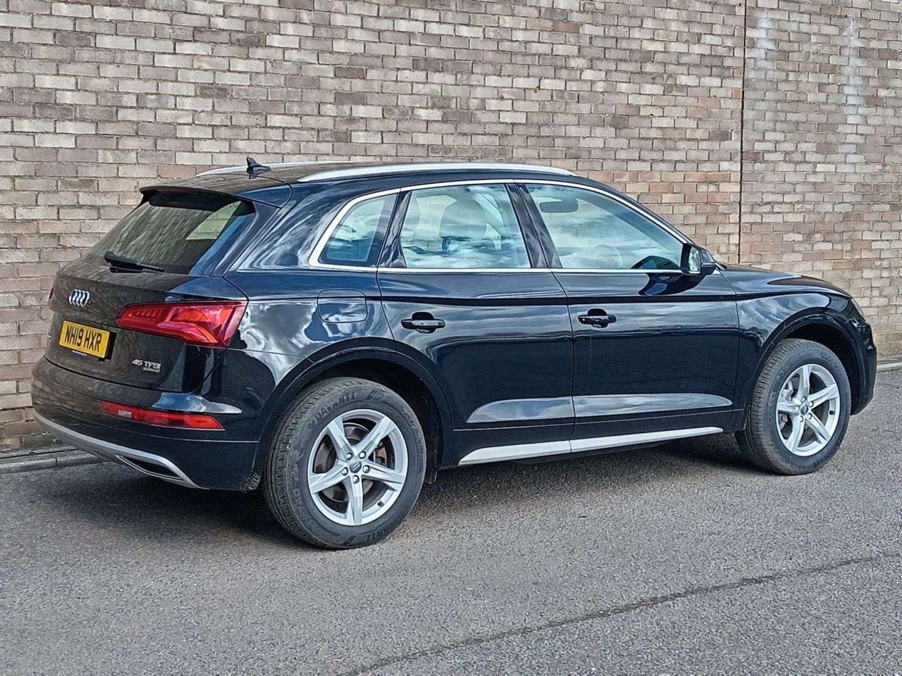 A 2019 AUDI Q5 2.0 TFSI 45 Sport SUV 5dr Petrol S Tronic quattro Euro 6 (s/s) (245 ps) A 2019 AUDI Q5 2.0 TFSI 45 Sport SUV 5dr Petrol S Tronic quattro Euro 6 (s/s) (245 ps)