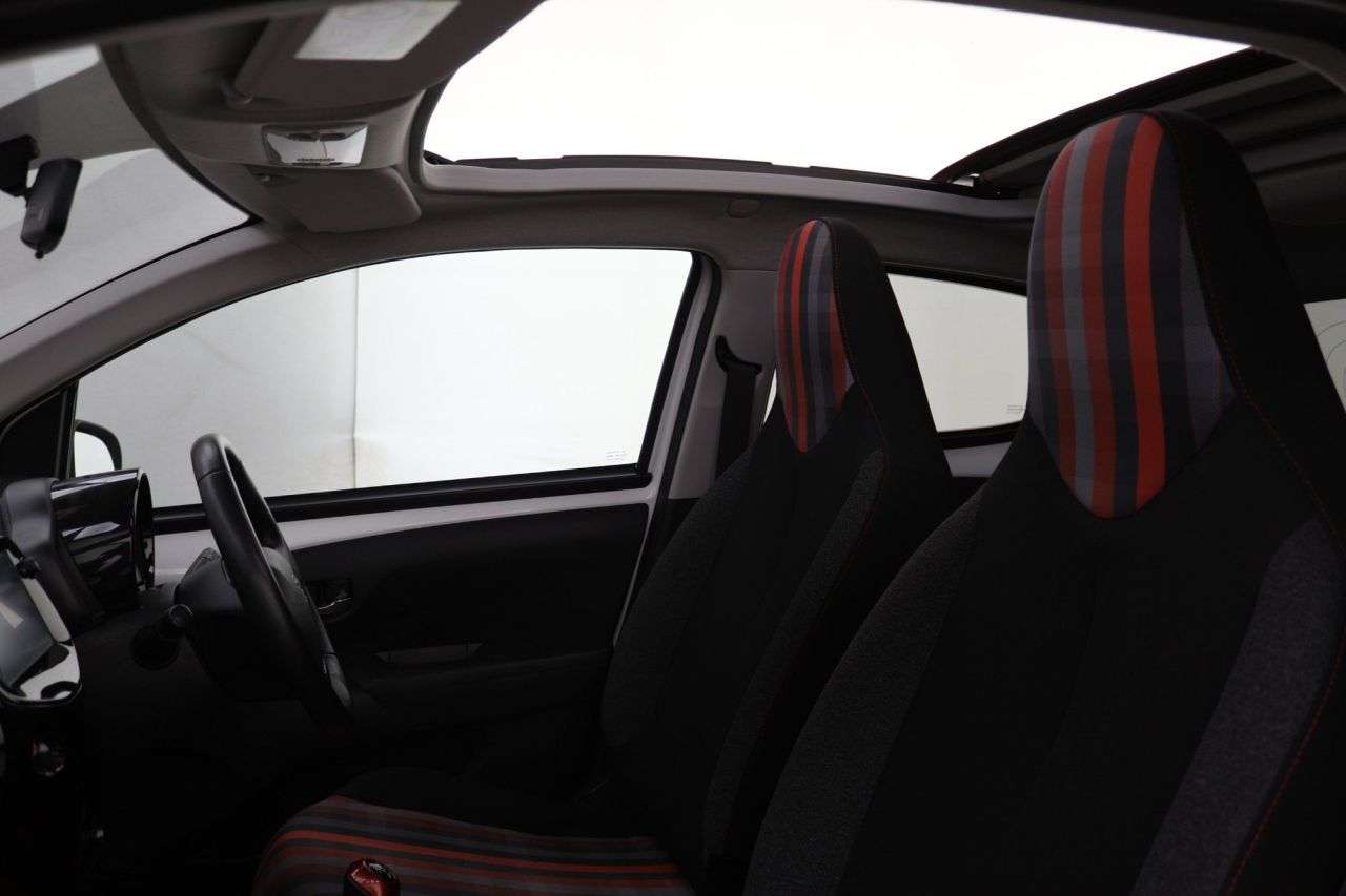 A 2019 PEUGEOT 108 1.0 Collection Top! 5dr Petrol Manual Euro 6 (s/s) (72 ps) A 2019 PEUGEOT 108 1.0 Collection Top! 5dr Petrol Manual Euro 6 (s/s) (72 ps)