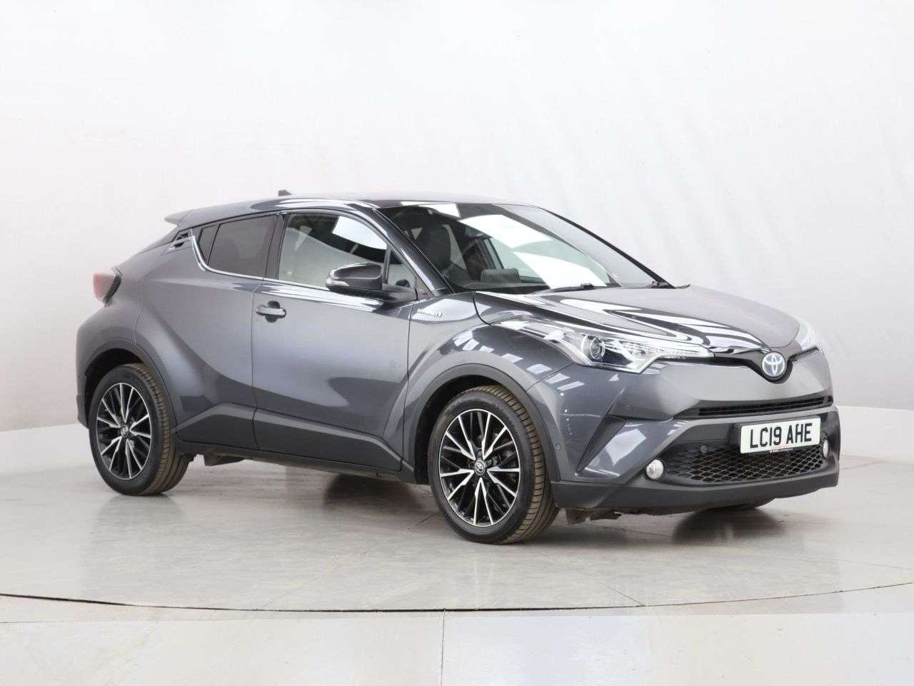 A 2019 TOYOTA C-HR 1.8 VVT-h Excel SUV 5dr Petrol Hybrid CVT Euro 6 (s/s) (122 ps) A 2019 TOYOTA C-HR 1.8 VVT-h Excel SUV 5dr Petrol Hybrid CVT Euro 6 (s/s) (122 ps)