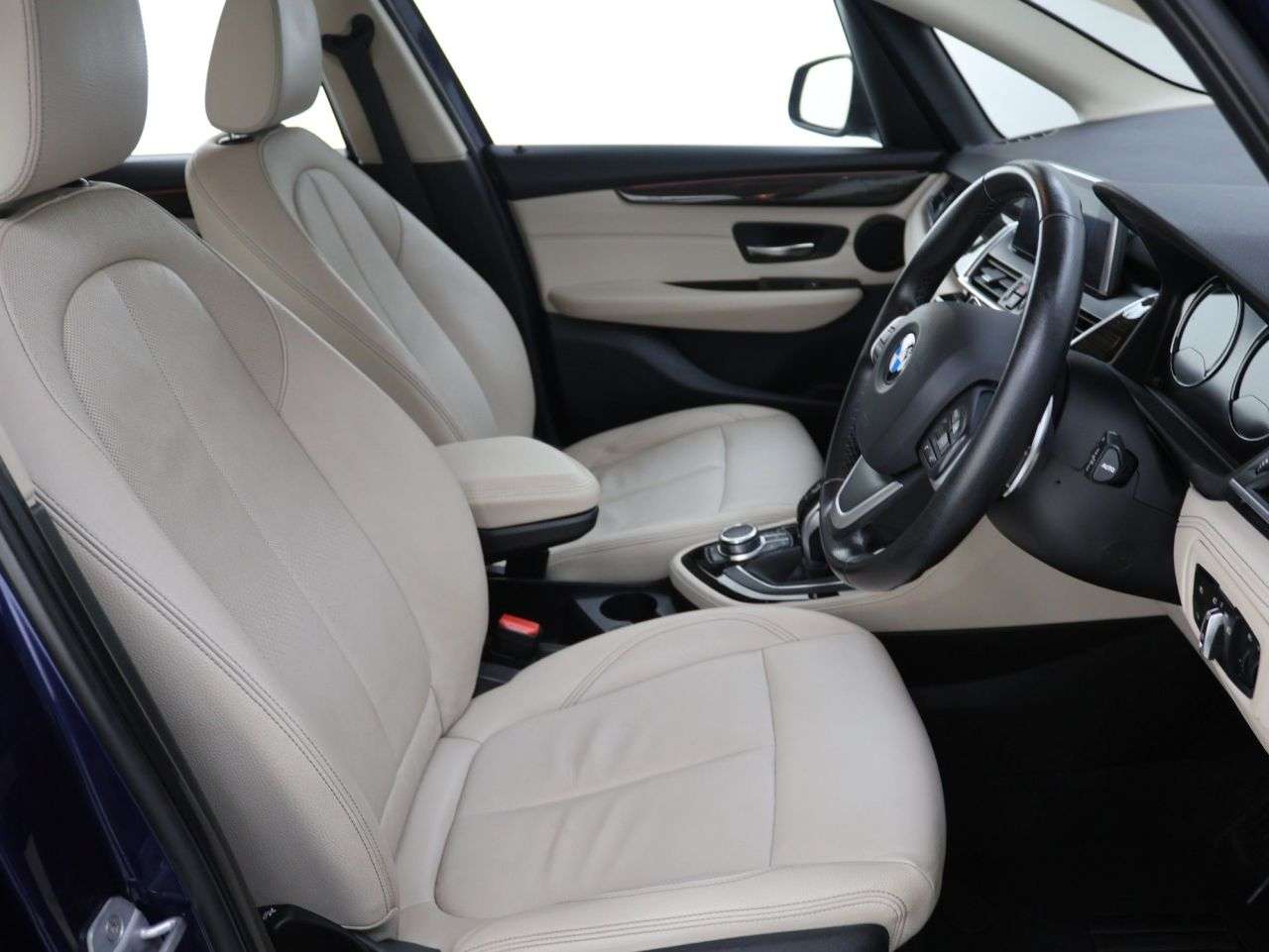 A 2018 BMW 2 SERIES ACTIVE TOURER 2.0 220i Luxury MPV 5dr Petrol DCT Euro 6 (s/s) (192 ps) A 2018 BMW 2 SERIES ACTIVE TOURER 2.0 220i Luxury MPV 5dr Petrol DCT Euro 6 (s/s) (192 ps)